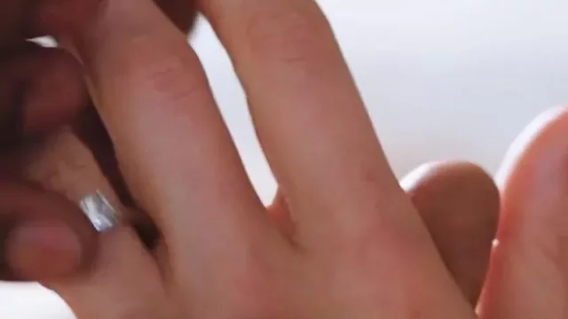 Эмма Хикс — потрясенная